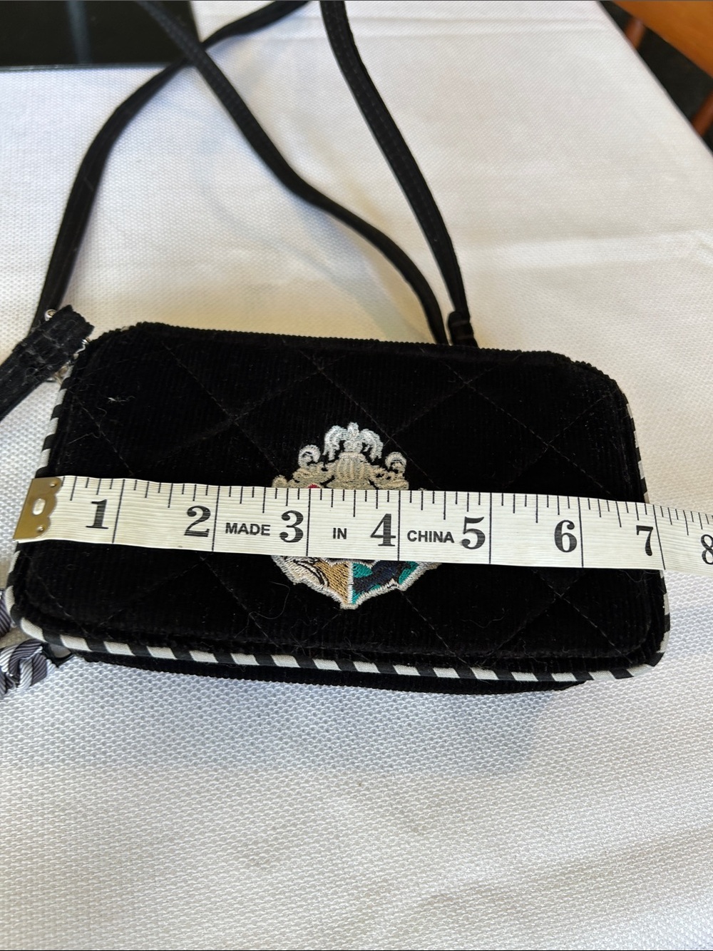 Harry Potter Vera Bradley Black Quilted Crest Crossbody Bag - Picture 10 of 11